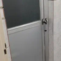 درب حمام و دستشویی