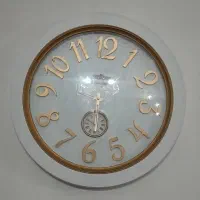 ساعت دیواری رنگ سفید