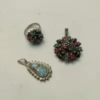 ۳۰ گرم نقره مدال و انگشتر یاقوت و زمردومدال فیروزه