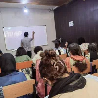استخدام نیروی خانم جهت مشاوره تحصیلی و تماس