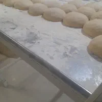 با سلام به یک شاطر  بربری  خشک پز نیازمندم