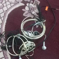 هدست و موبایل قدیمی و شارژر سوزنی نوکیا