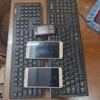 ۳ عدد گوشی و ۲ عدد کیبورد بلوتوثی