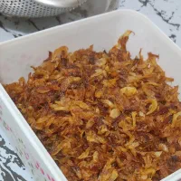 پیاز سرخ شده طلایی و ترد