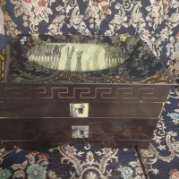 جا قاشقی و کنسول با چهار تا پایه سالم