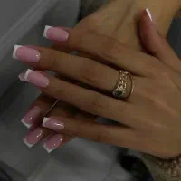اجاره میز ناخن یا استخدام طراح ناخن با لاک