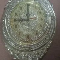 ساعت دیواری رنگ طلایی جنس قدیمی