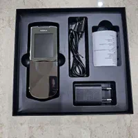 نوکیا 8800 Sirocco با یک عدد SD کارت  ۸ گیگابایت