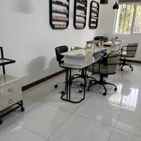 رنگ کار و ناخن کار ماهر  در سالن پر مشتری|استخدام درمانی، زیبایی، بهداشتی|تهران, فلاح|دیوار
