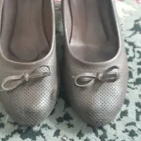 کفش قهوه‌ای