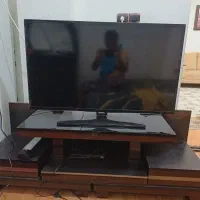 تلویزیون و میزتلویزیونی