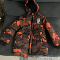 کاپشن|لباس|رشت, کوی مهر|دیوار