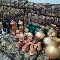 تعدادی کوزه ومجسمه های دکوری