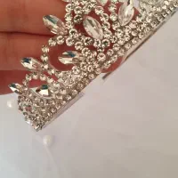 انواع تاج ،ریسه ،گوشواره ،بادبزن عروس و اکسسوری