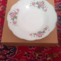 بشقاب گل سرخ