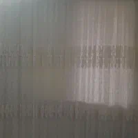 پرده و‌کتیبه تمیز بدون زدگی و پارگی در حد