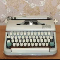 دستگاه تایپ قدیمی