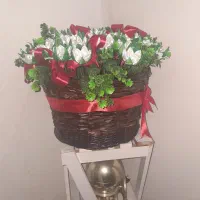دسته گل با سبد حصیری