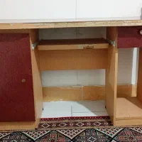 میز کامپیوتر کاملا سالم دارای کمد قفلدار