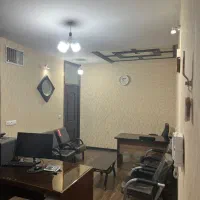 واحد اداری واقع در مرکز شهر