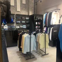 فروشنده بوتیک مردانه