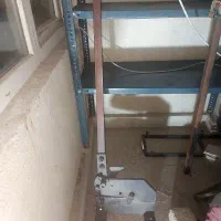 قیچی ورق بر رومیزی