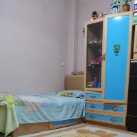 تخت، کمد، تشک، میز تحریر و فرش اتاق کودک