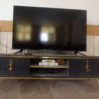 تلوزیون همراه میز