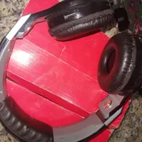 هدفون کاملا سالم با کارتن و کلید
