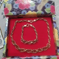 دستبند وگردنی