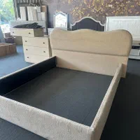 تخت‌لمسه‌تــشک‌رویال راحتی و زیبایی در یک جا