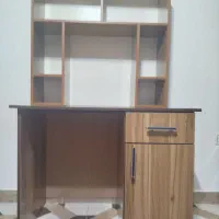 میز و کتاب خانه