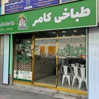 کارگر وسط کار طباخی