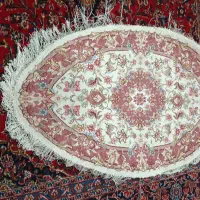 یک تخته فرش زرنیم بیضی