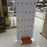 استند (چرخ دار)