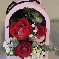 باکس گل ایوانی شکل رز پشت نقره ای کد ۱۰۱۵ گلاریس