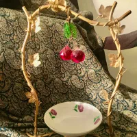پایه برنج گلدار با طرف گلدار قدیمی و آویز کریستال
