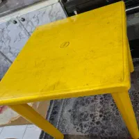 میز پلاستیکی