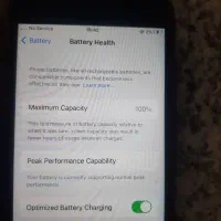 گوشی آیفون ۷ با لوازم