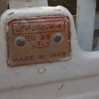 دو عدد چرخ خیاطی و ترازو