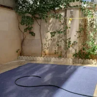 یک عدد موکت طوسی رنگ سالم و بدون ایراد ۱۲ متری