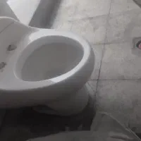 توالت فرنگی. نقلی و جمع و جور. تمیز و سالم