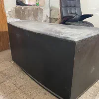 صندلی خلبانی  و میز مدیریتی ( میز رو رایگان میدم )