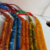 ۵ تا تسبیح کهربا پرچمی. قیچی بر