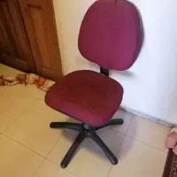 صندلی کامپیوتر نیازمند تعمییر