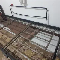 تخت فلزی تک نفره بدون تشک مناسب باغ