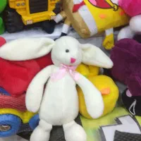 تعدادی  عروسک  از تولیدی|اسباب‌‌بازی|کهریزک, |دیوار