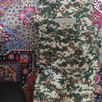 یک دست لباس سبز دیجیتالی ساتر