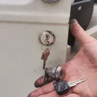 کلیدسازی و قفل سازی سیار فوری|خدمات پیشه و مهارت|تهران, خرمشهر|دیوار
