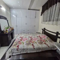 سرویس خواب به همراه آینه و یک کمد ایستاده درب ریلی